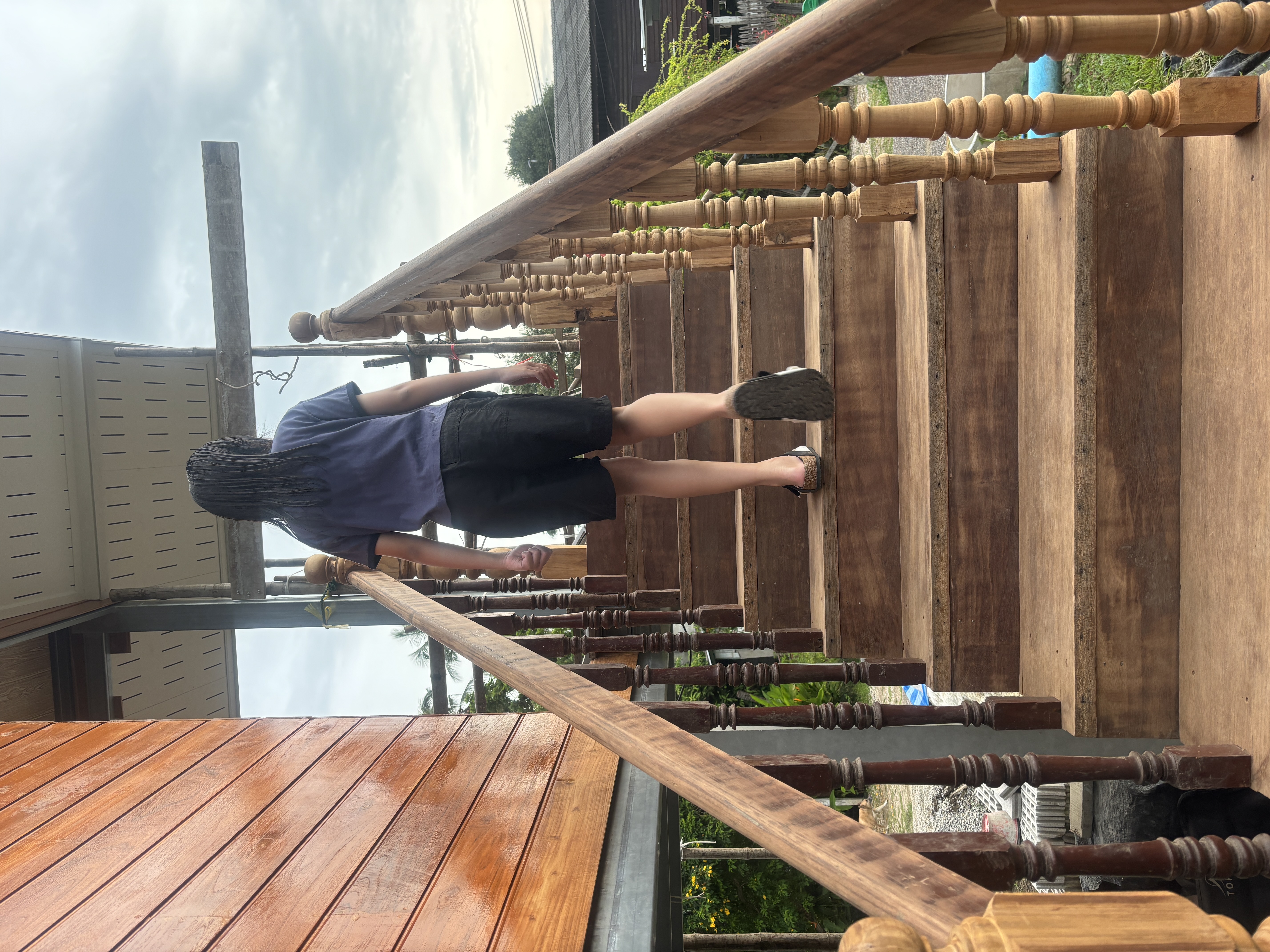 ใส่บาตรและสำรวจบ้านไม้