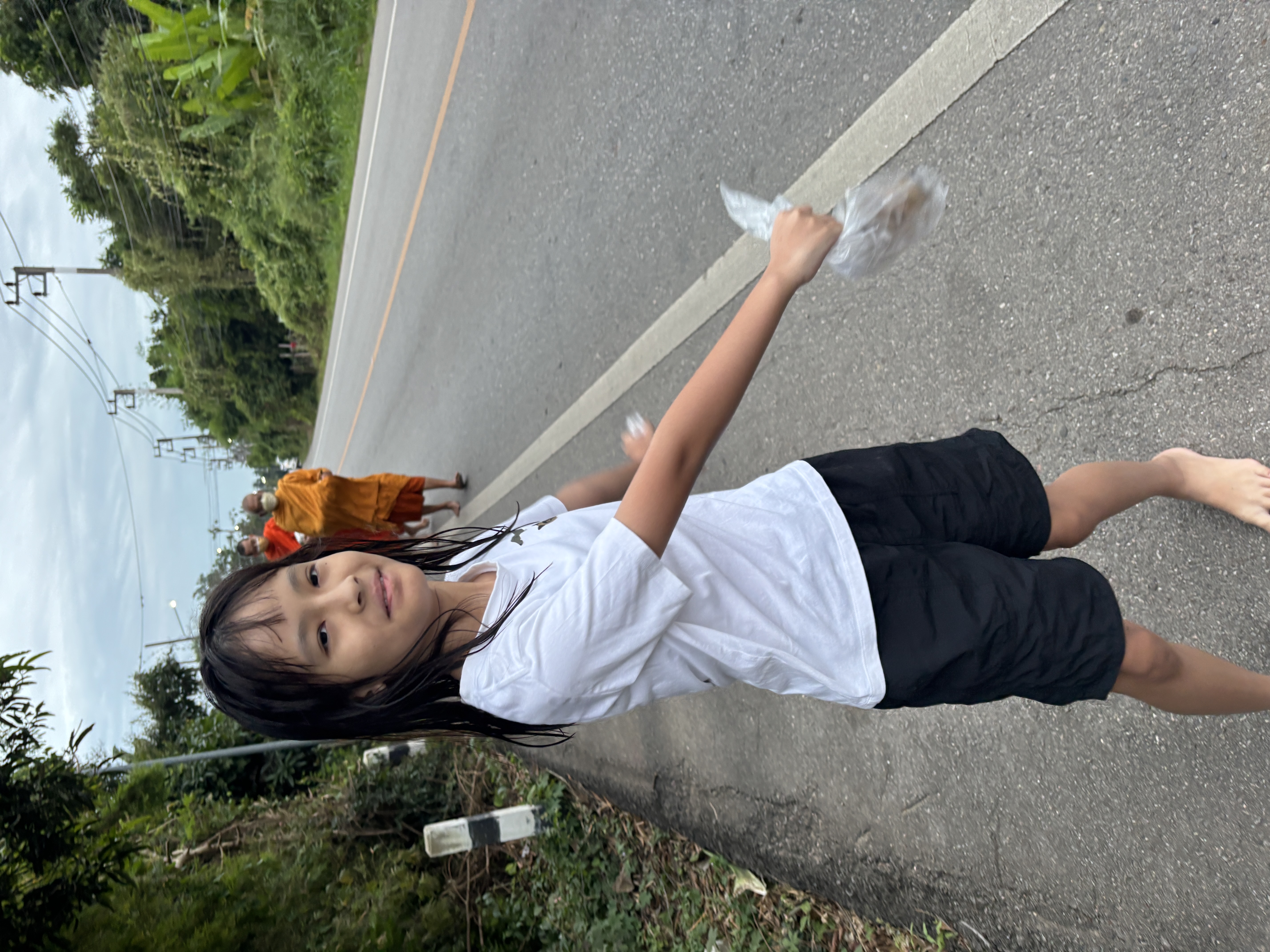 ใส่บาตร