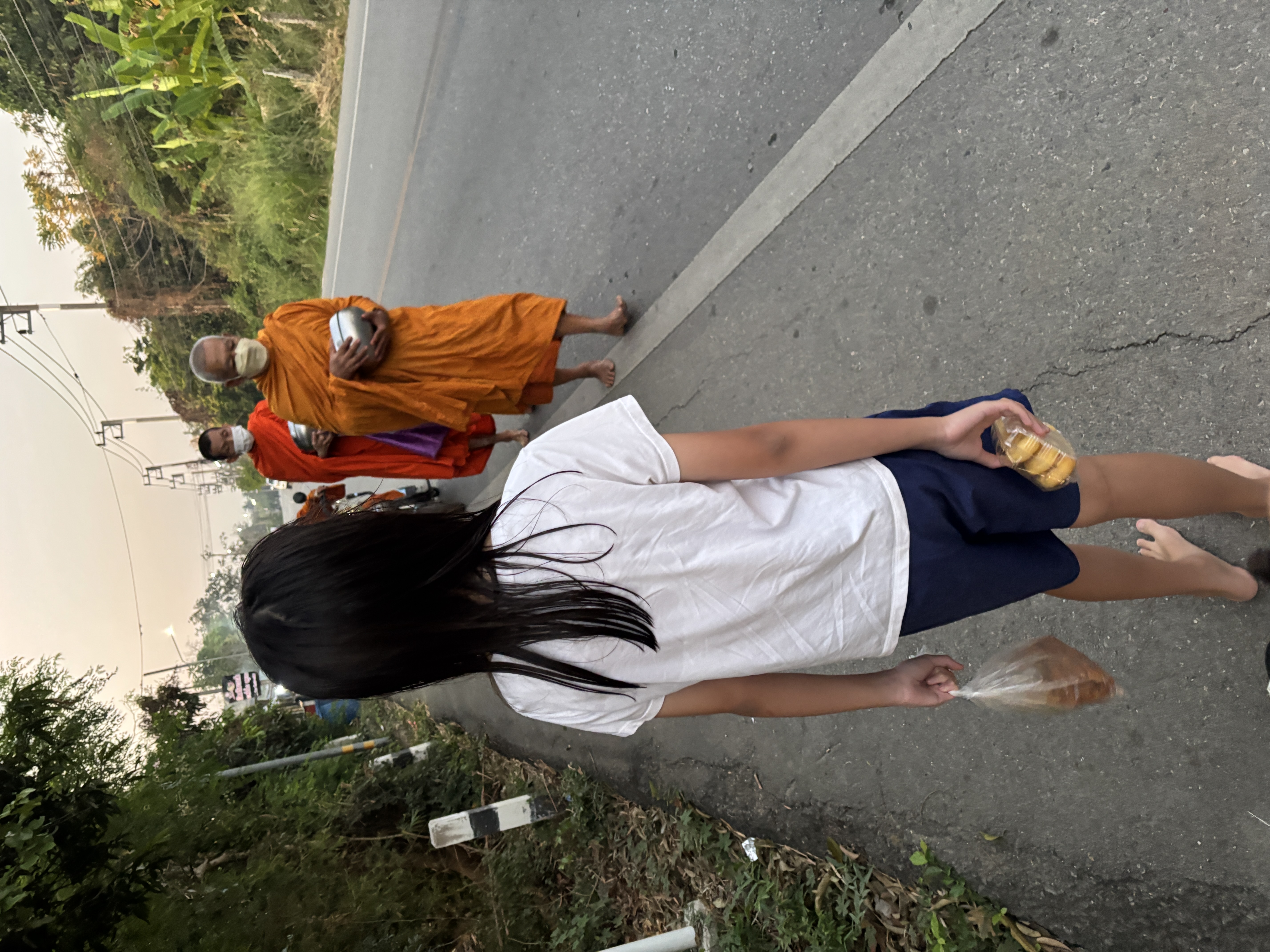 ใส่บาตร