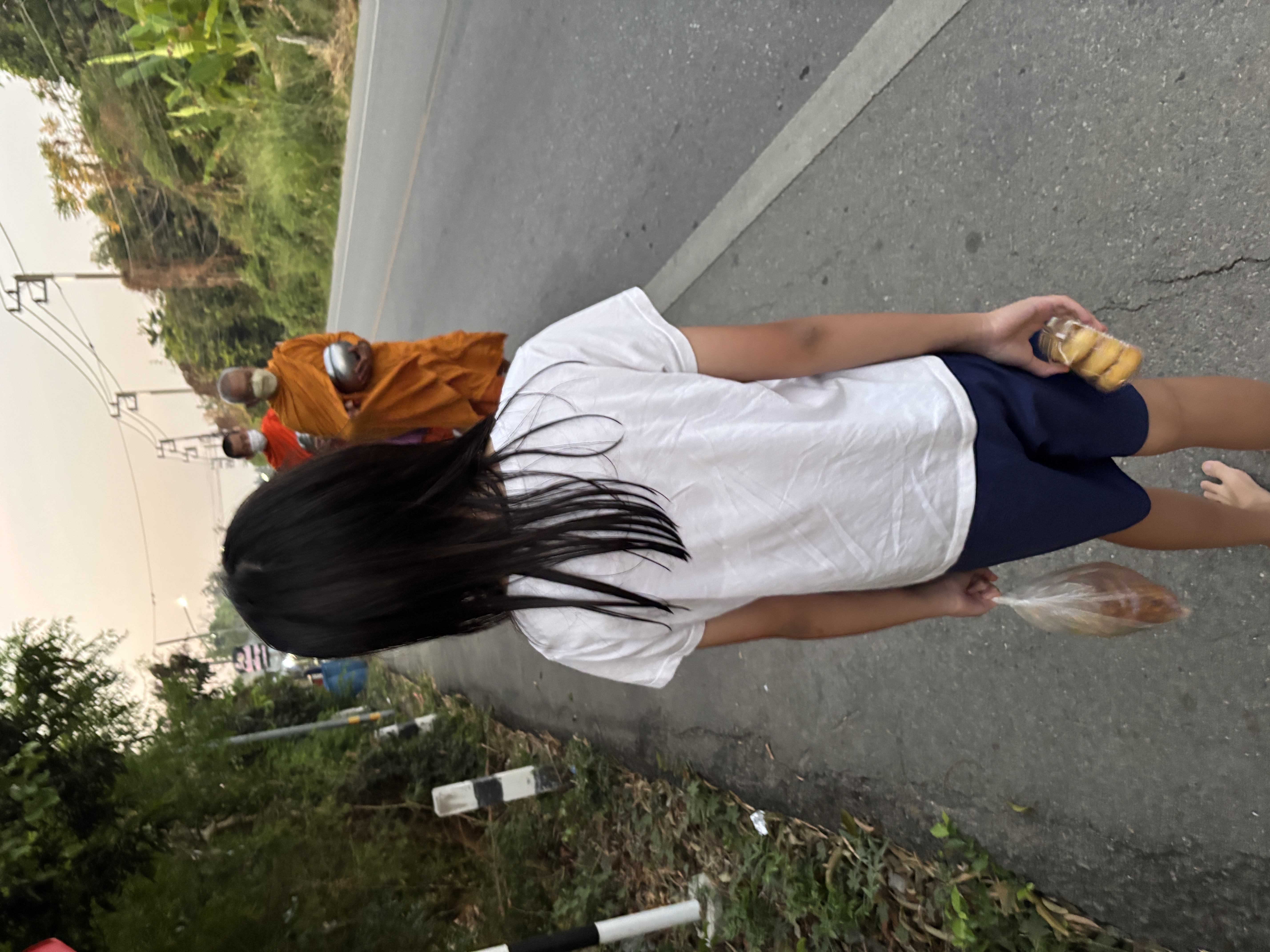 ใส่บาตร