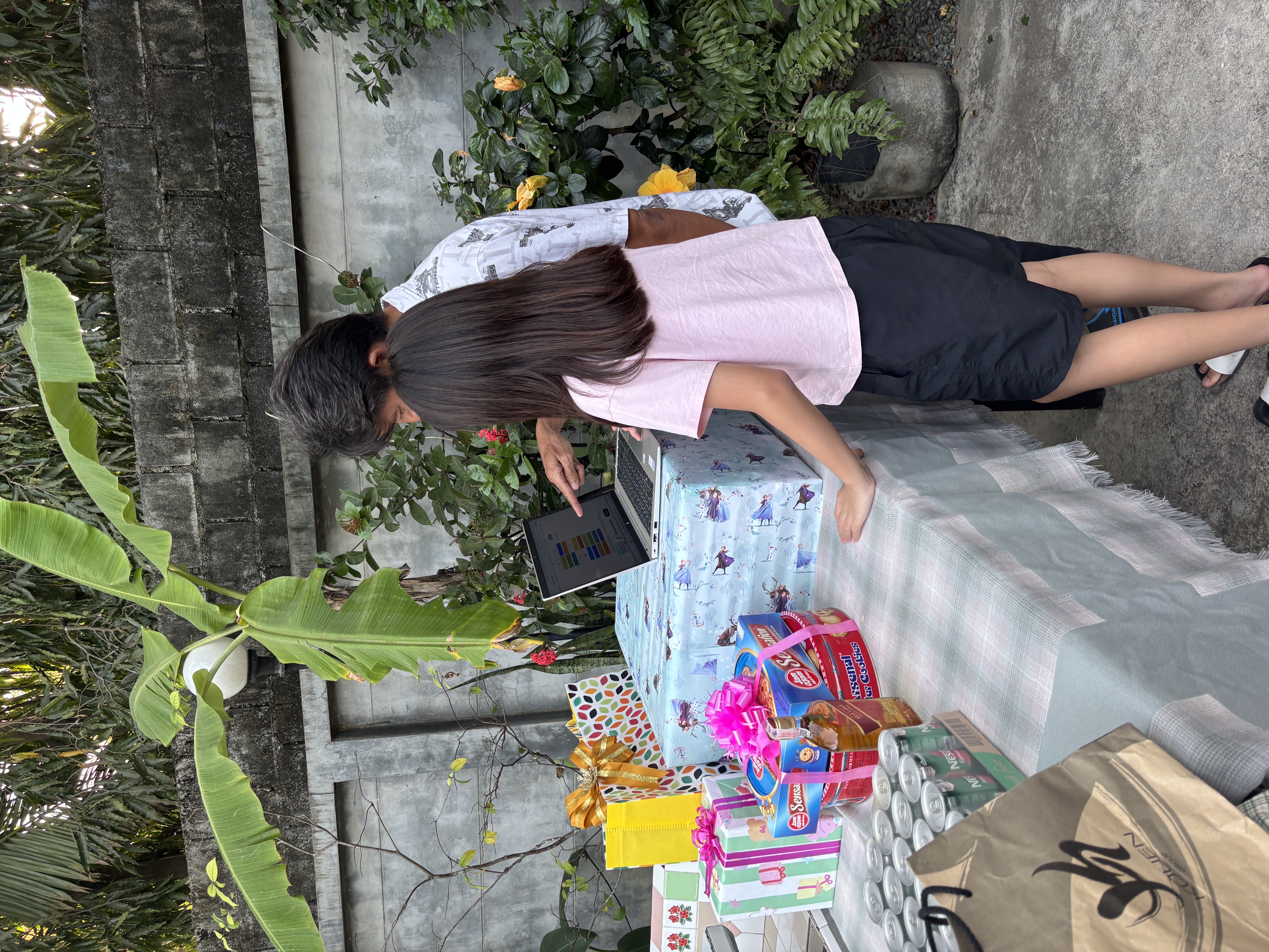 กินเลี้ยงปีใหม่และกิจกรรมจับฉลาก