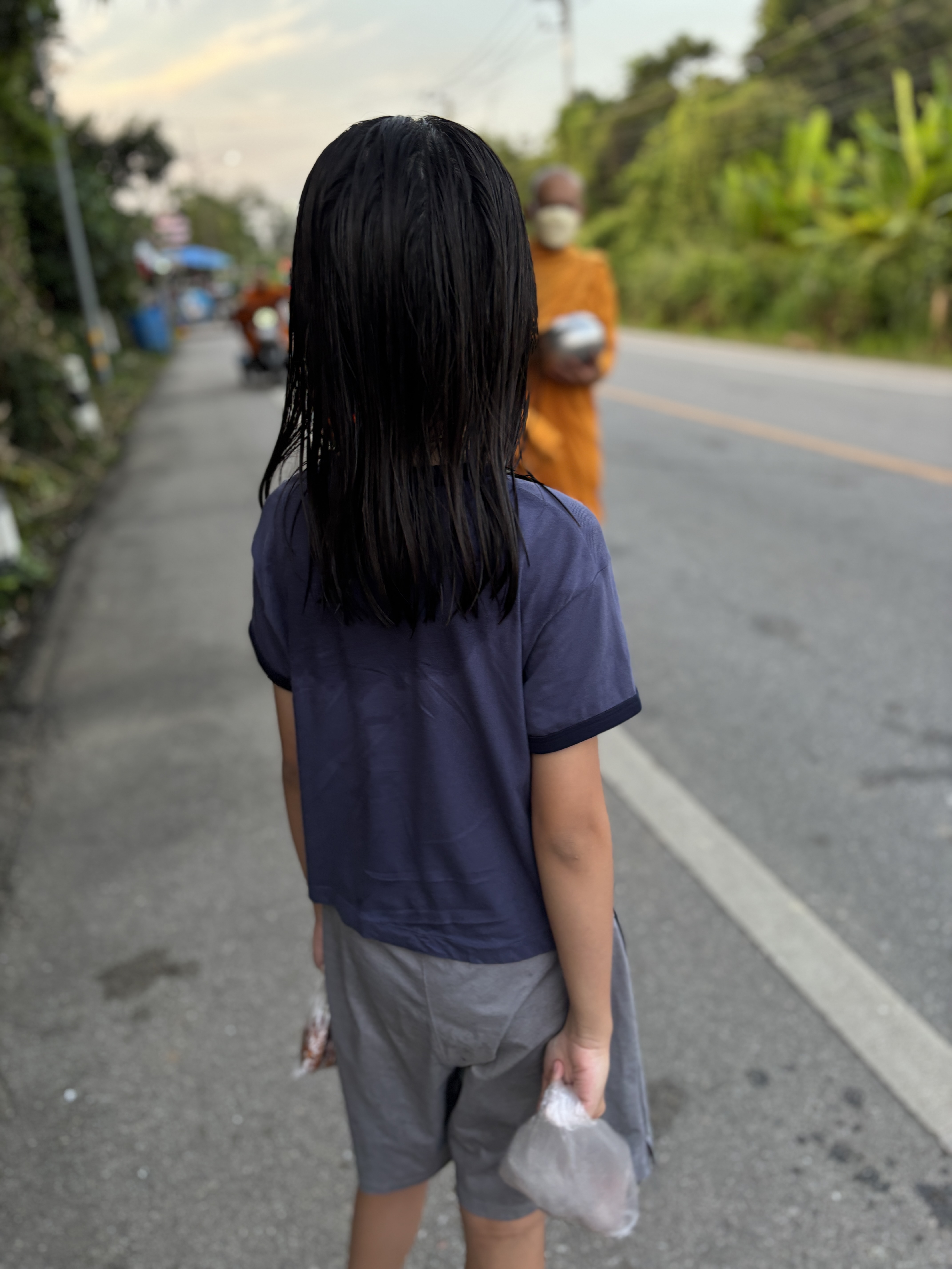 ใส่บาตร