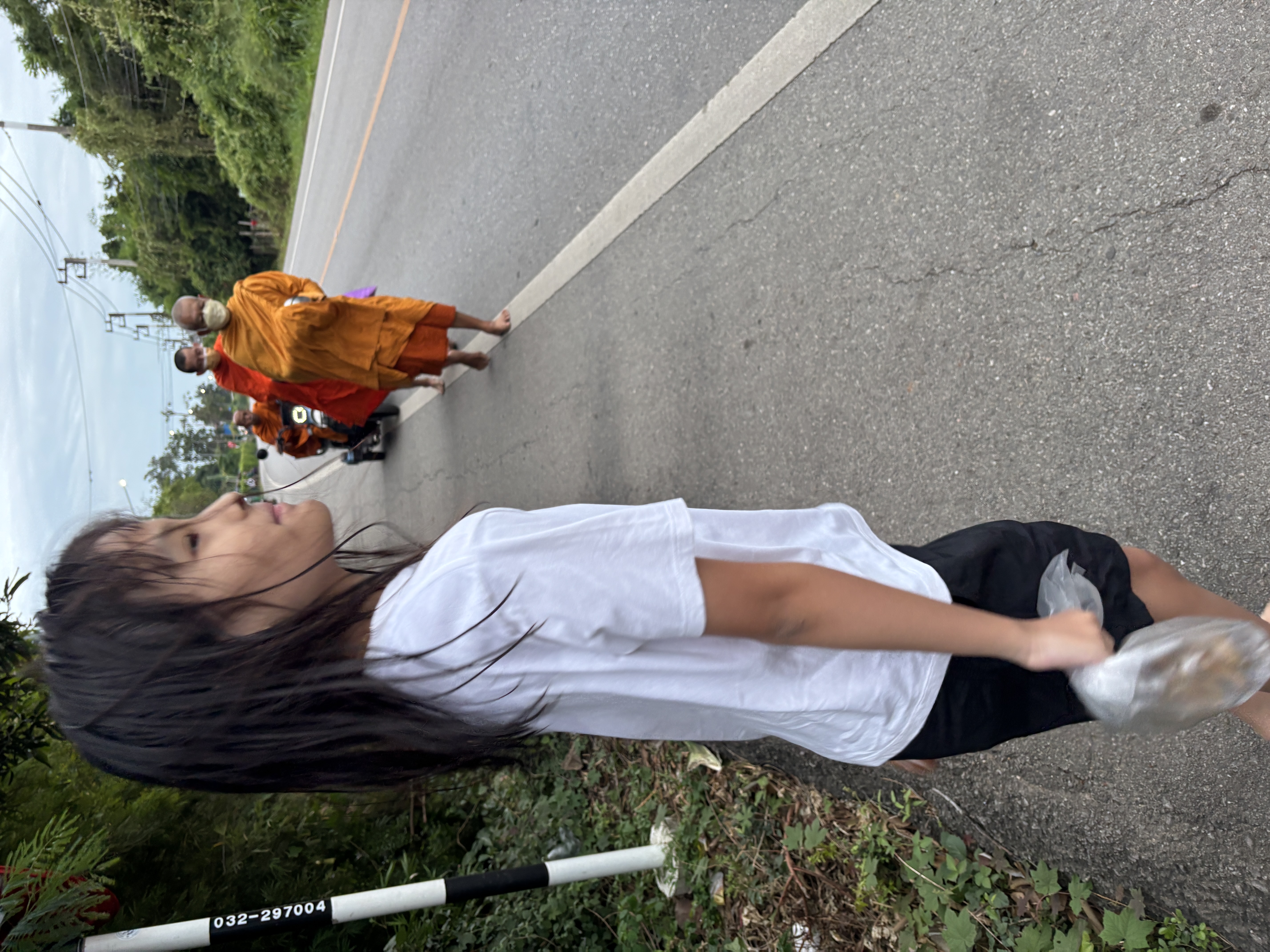 ใส่บาตร