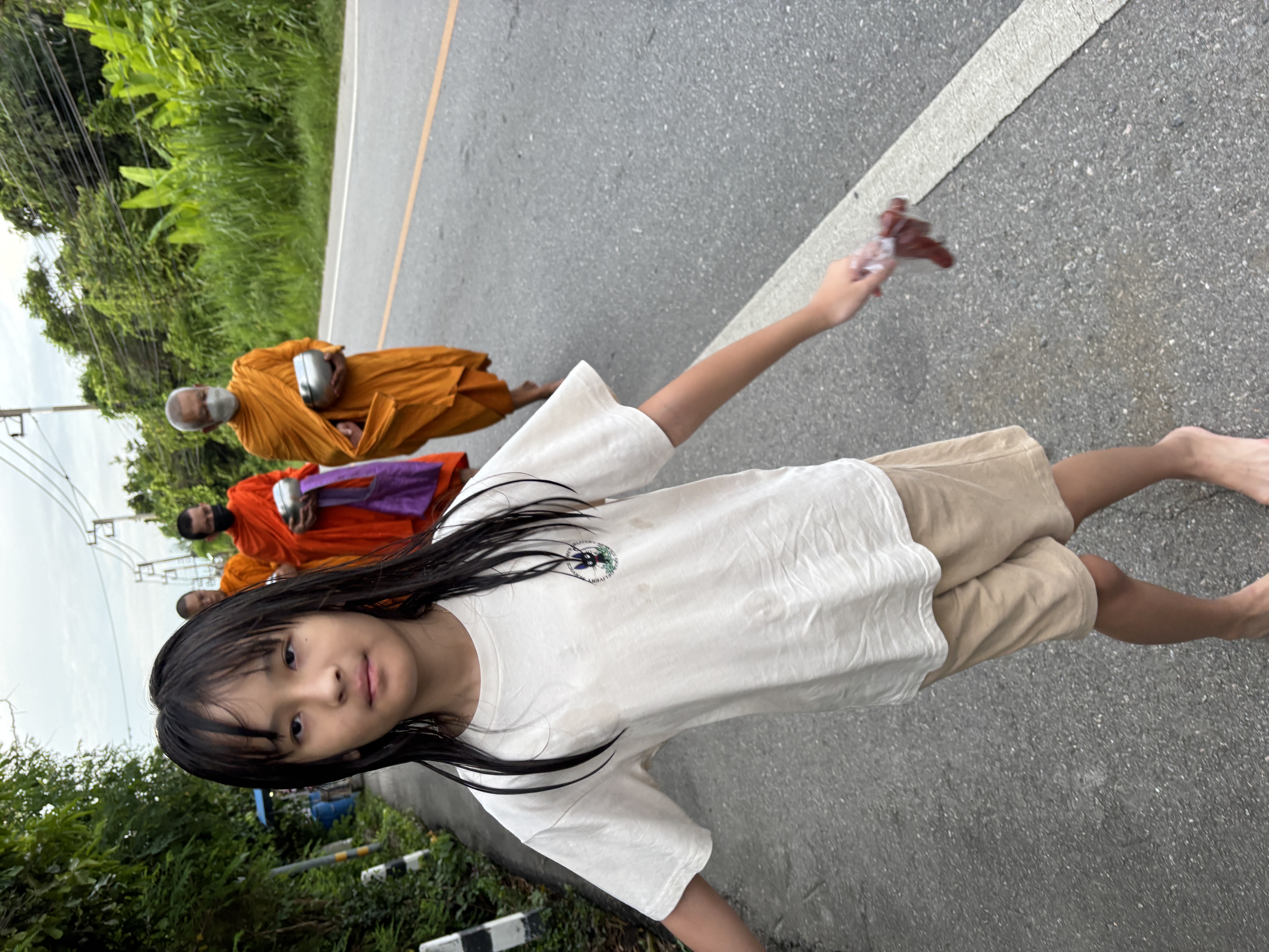 ใส่บาตร