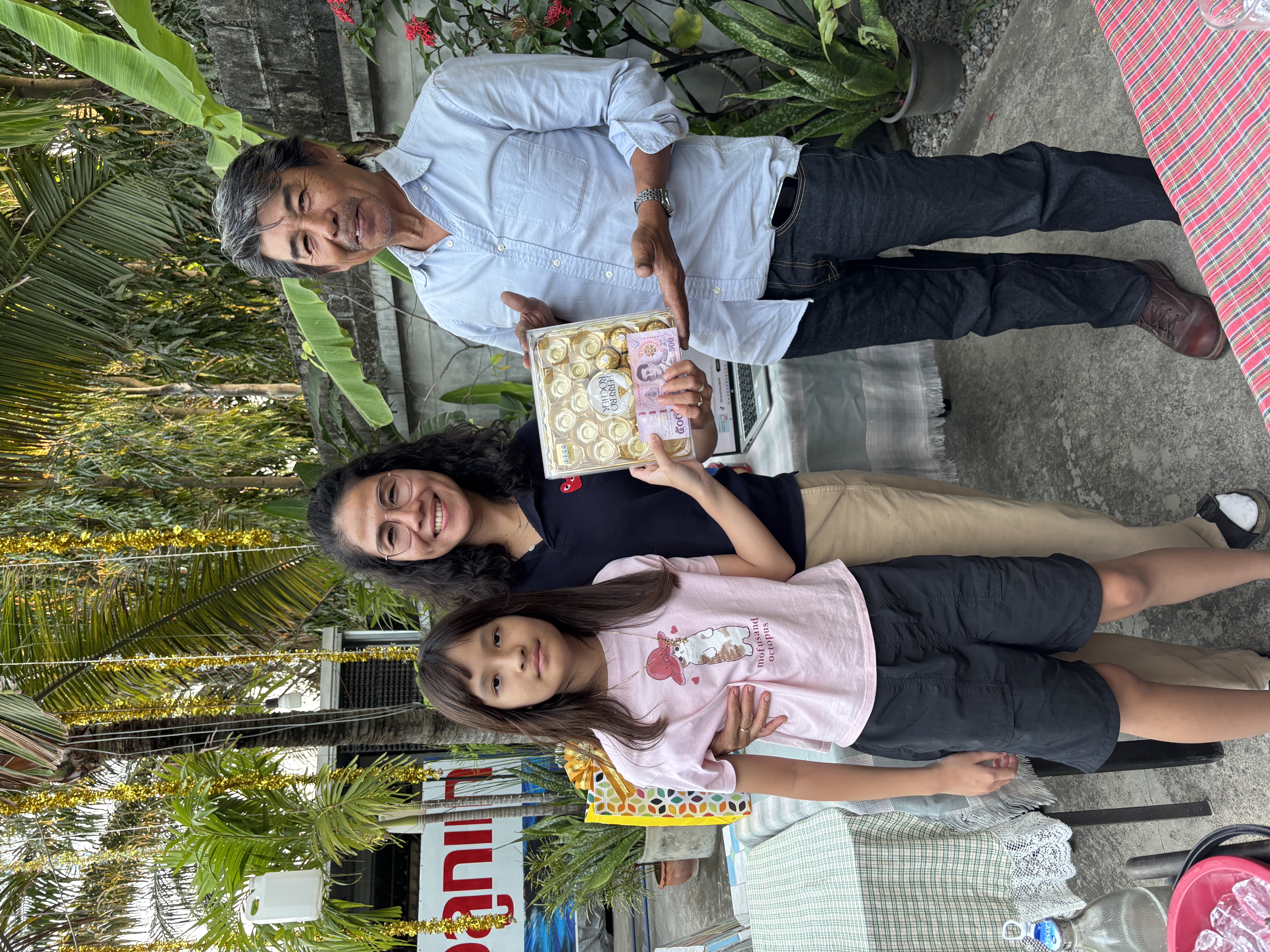 กินเลี้ยงปีใหม่และกิจกรรมจับฉลาก