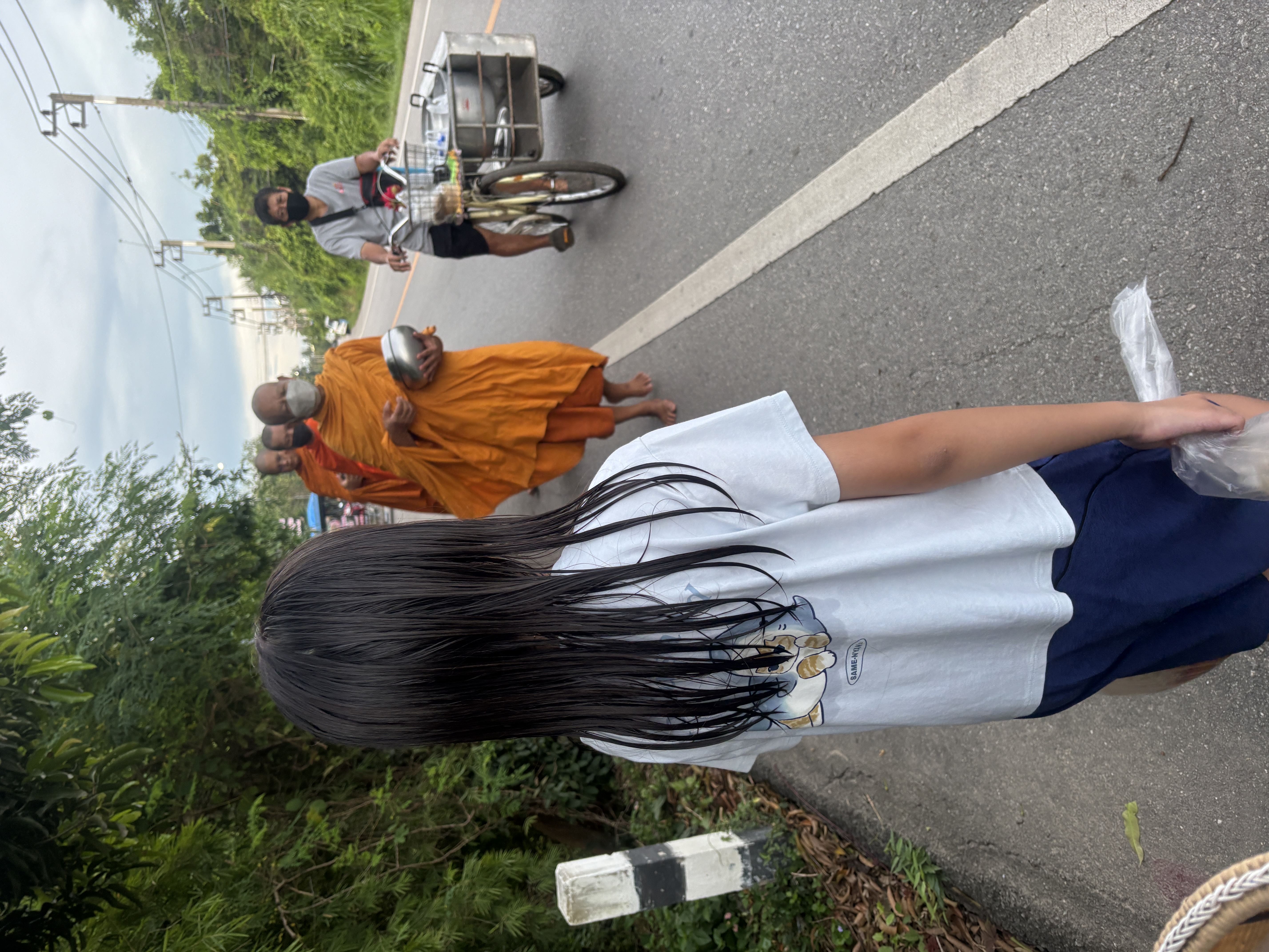 ใส่บาตร