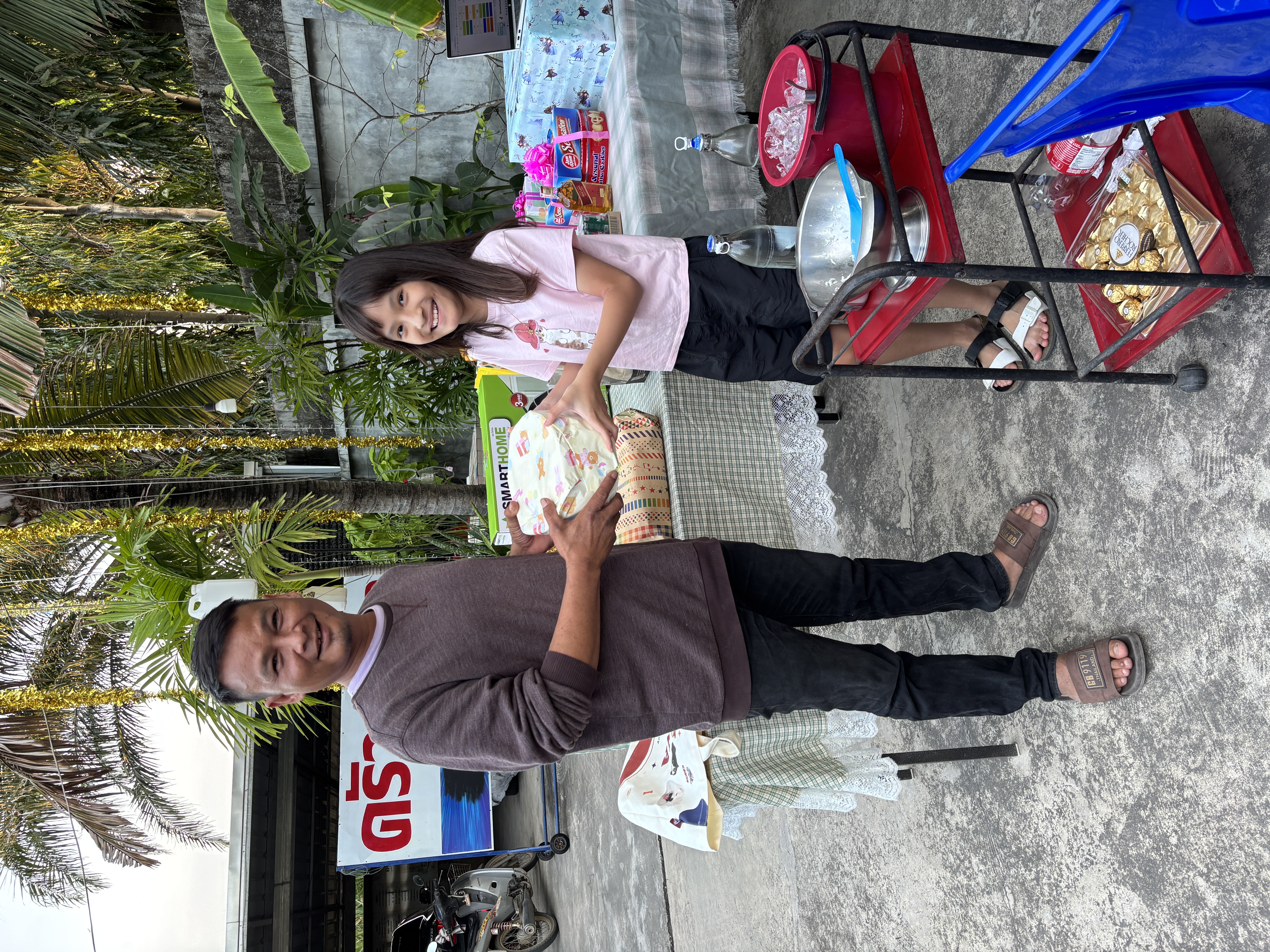 กินเลี้ยงปีใหม่และกิจกรรมจับฉลาก