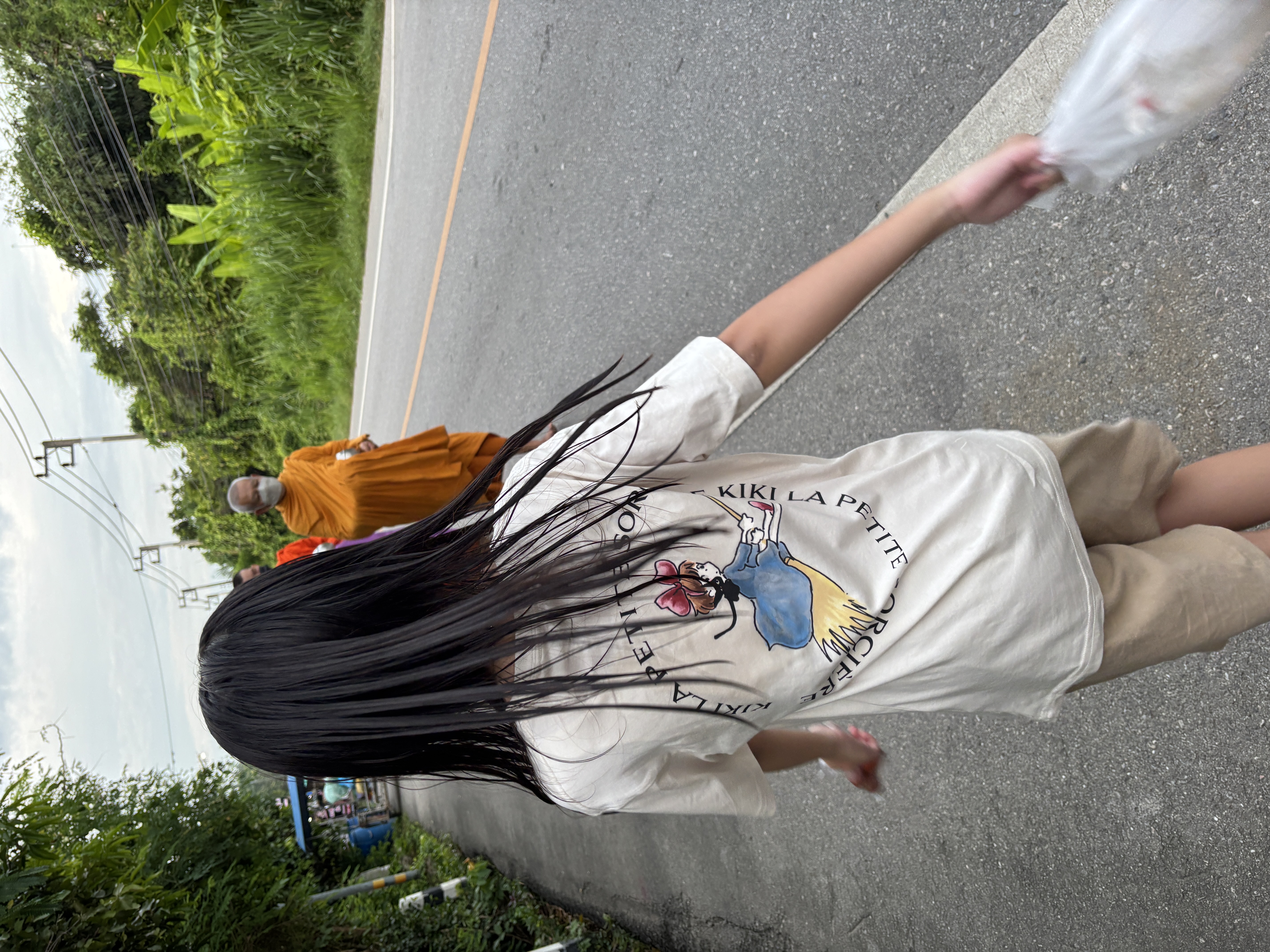 ใส่บาตร