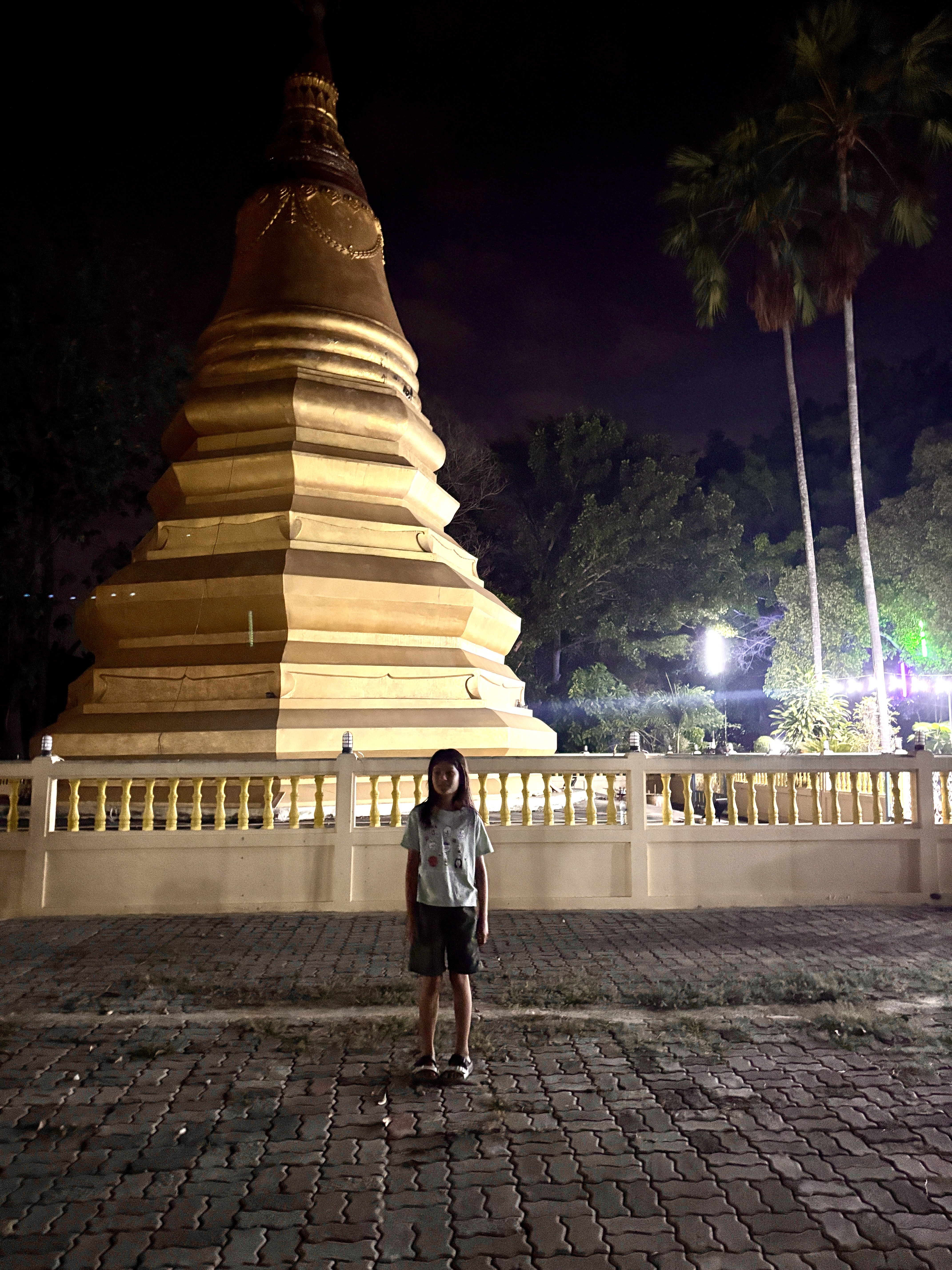 ทำบุญเช้ามืดวันพระ