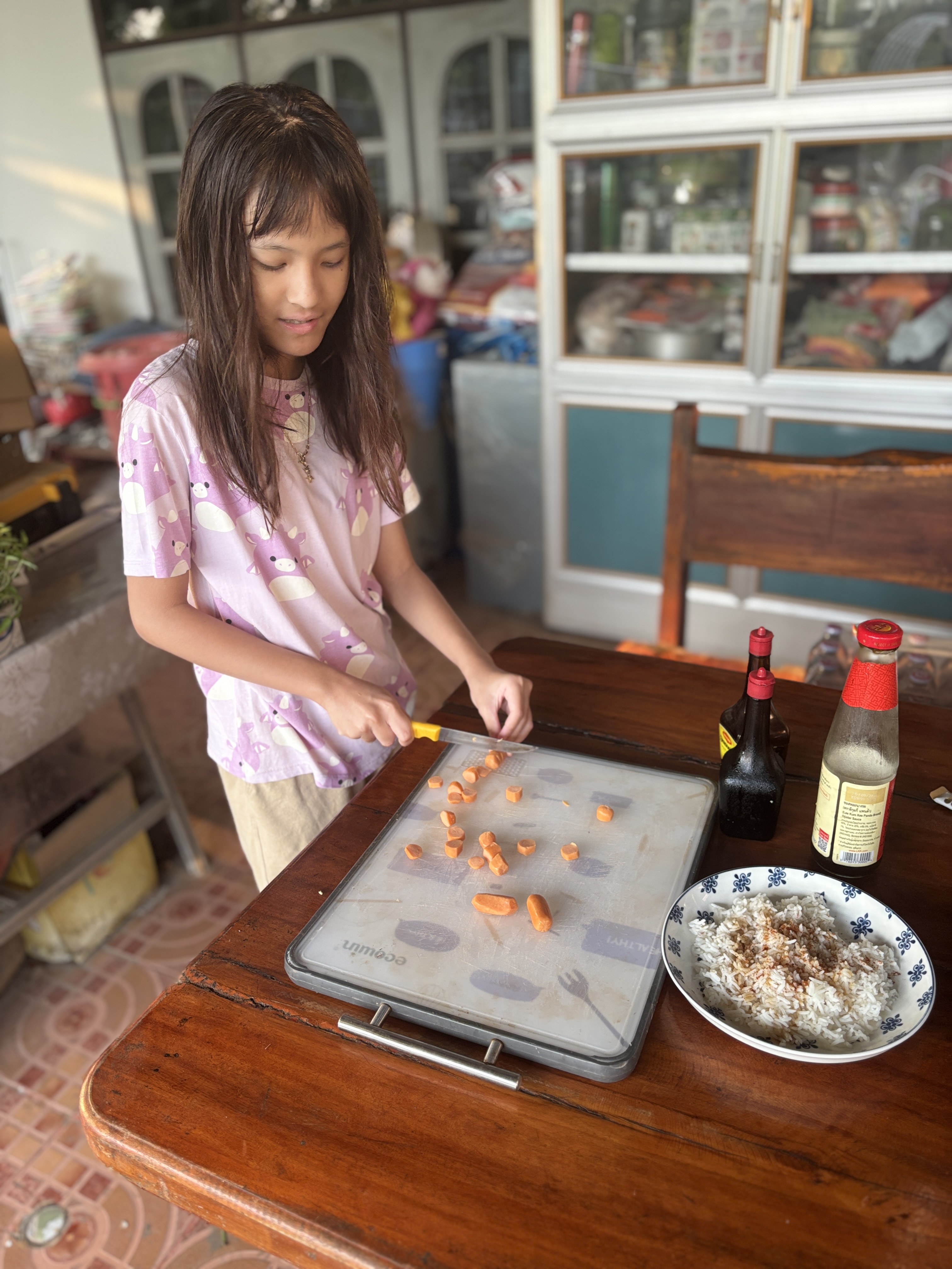 ทำอาหารมื้อเช้า ข้าวผัดไส้กรอก