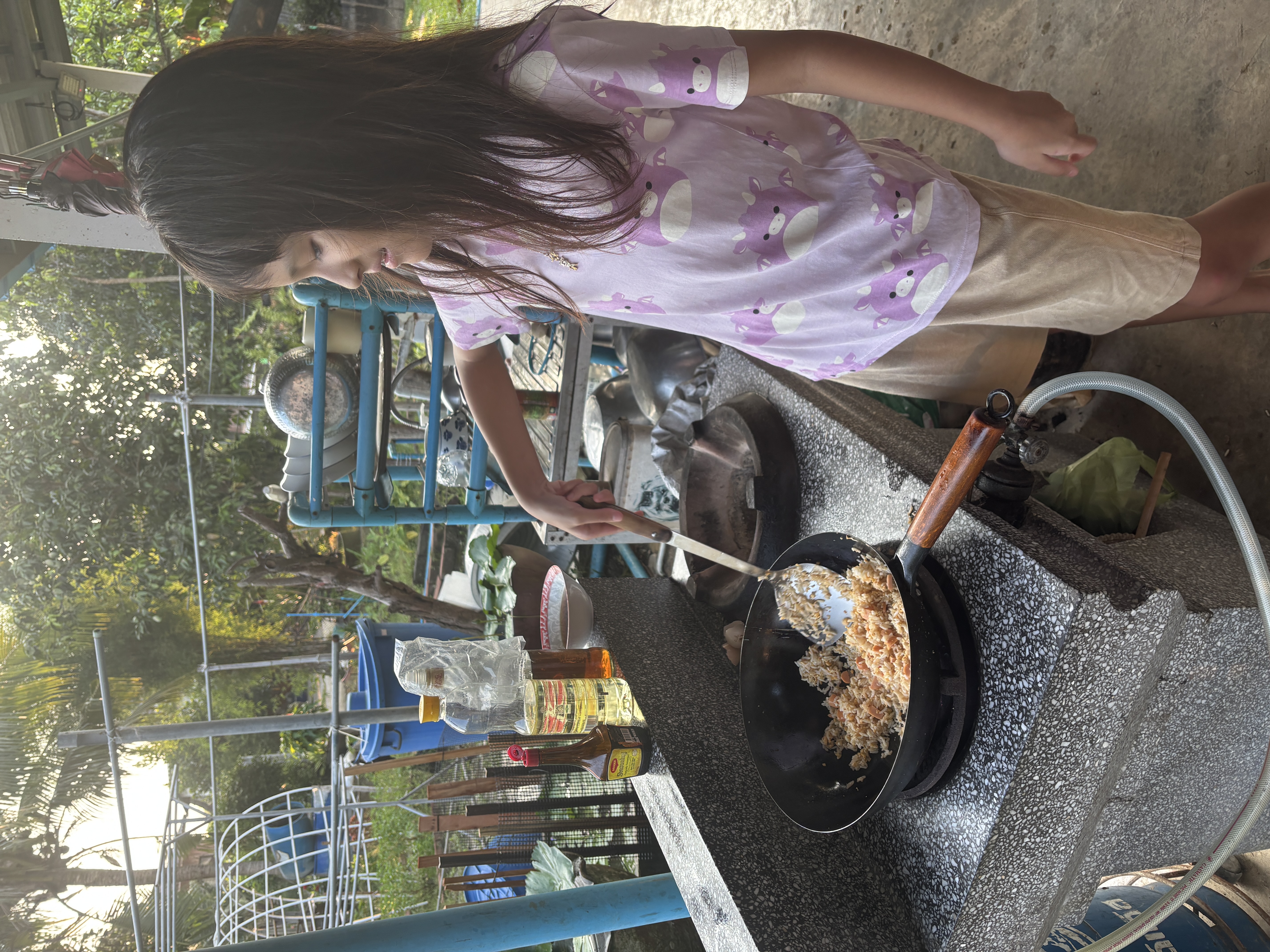ทำอาหารมื้อเช้า ข้าวผัดไส้กรอก